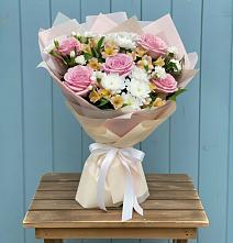 Букет цветов из:  Гвоздики, Орхидеи и Розы в Саянске