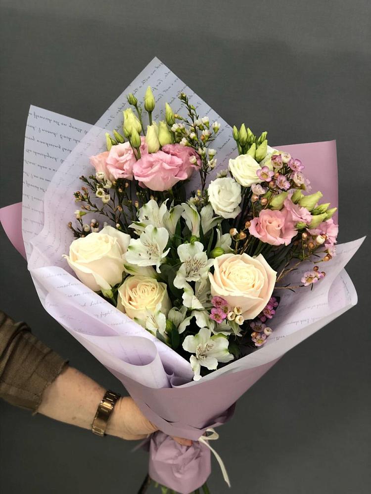 Букет цветов из: Альстромерии, Розы и Лизиантусы в Саянске