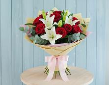 Букет цветов из:  Лилии и Розы в Саянске