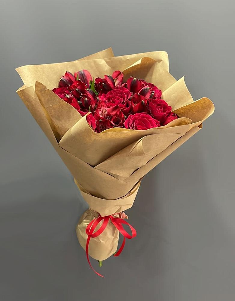 Букет цветов из: Альстромерии и Розы в Саянске