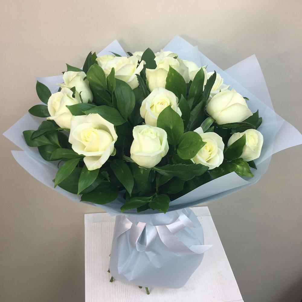 Букет 15 Белых роз Проуд в Саянске