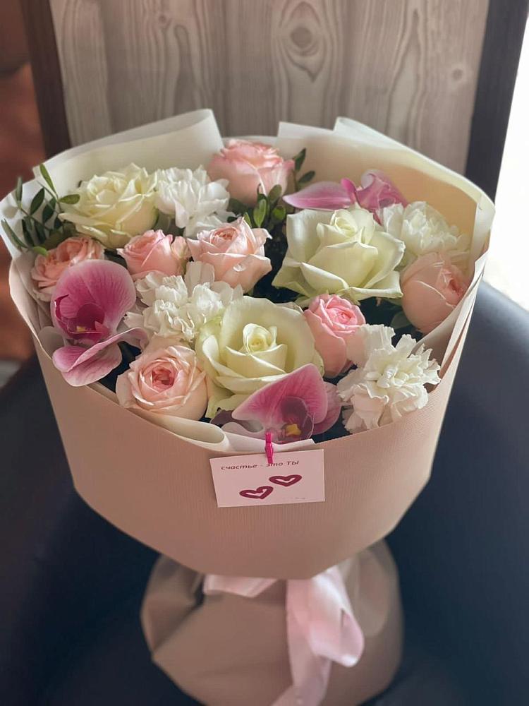 Букет цветов из: Орхидеи, Розы и Гвоздики в Саянске