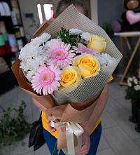 Букет цветов из:  Герберы, Розы и Хризантемы в Саянске