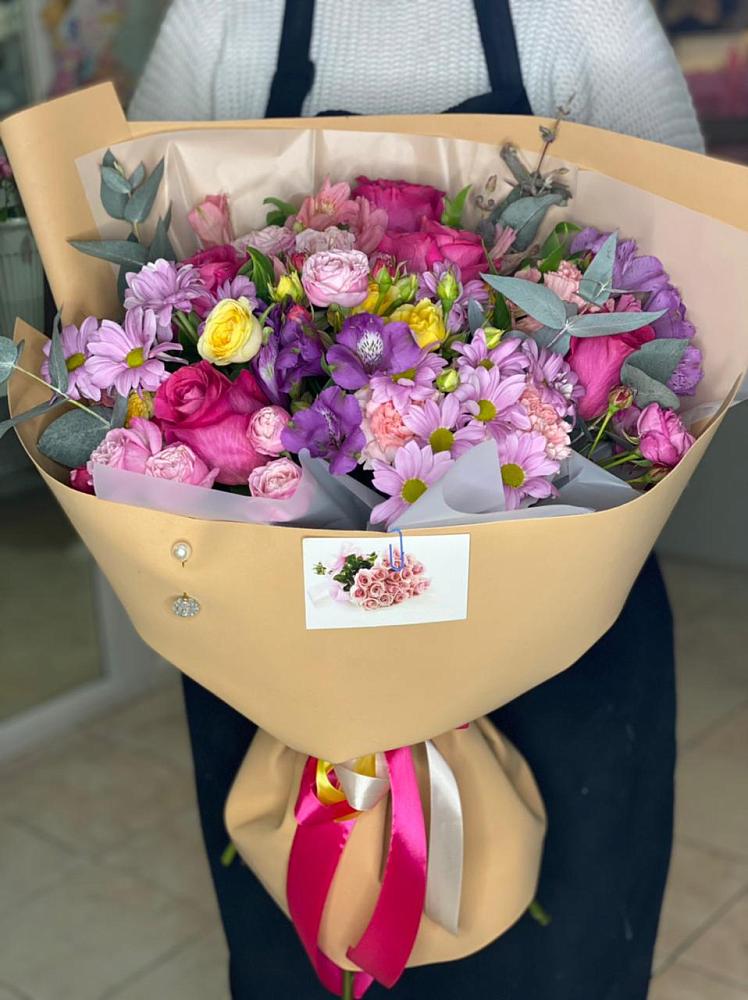 Букет цветов из: Хризантемы, Гвоздики и Альстромерии в Саянске