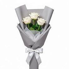 Букет 3 белые розы в Саянске
