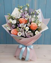 Букет цветов из:  Лизиантусы, Розы, Альстромерии и Гипсофила в Саянске