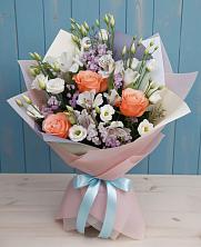 Букет цветов из:  Лизиантусы, Розы, Альстромерии и Гипсофила в Саянске