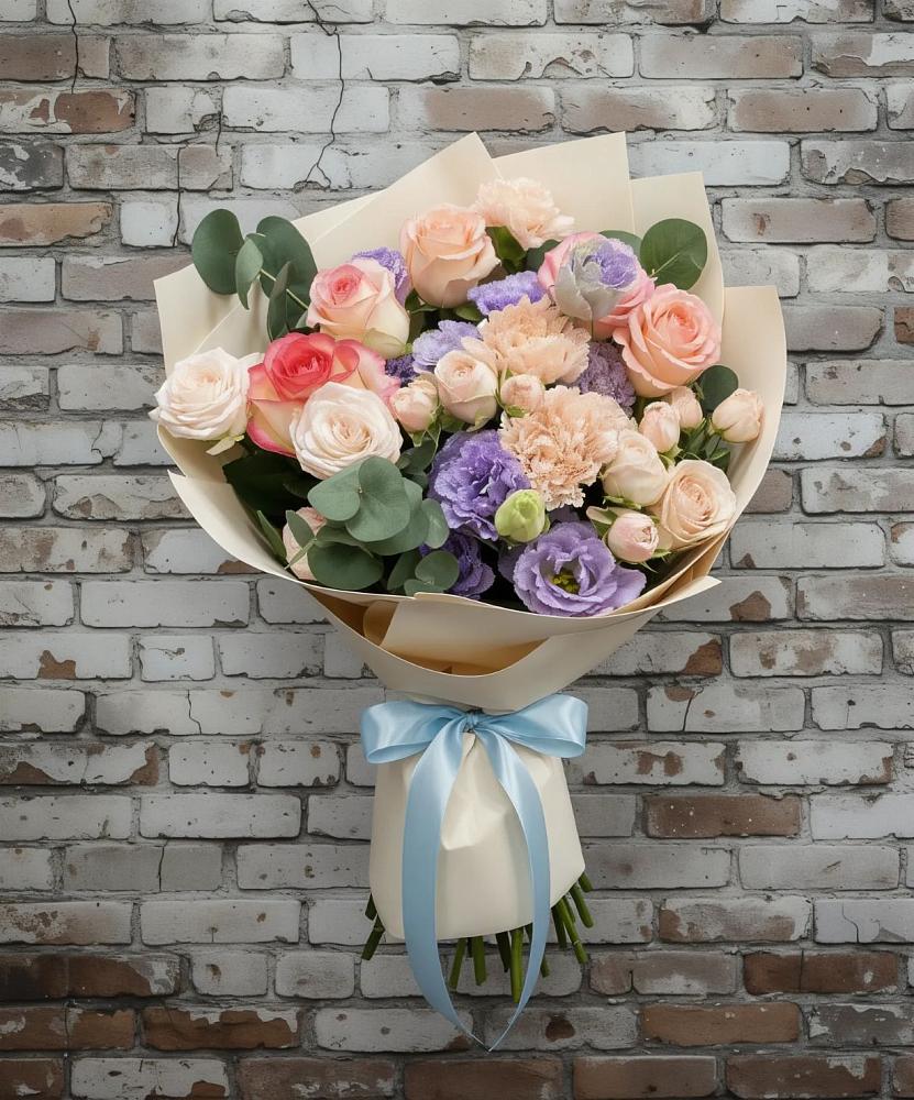 Букет цветов из: Розы, Лизиантусы и Гвоздики в Саянске