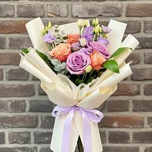 Букет цветов из:  Лизиантусы и Розы в Саянске