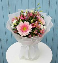 Букет цветов из:  Герберы, Альстромерии и Лизиантусы в Саянске