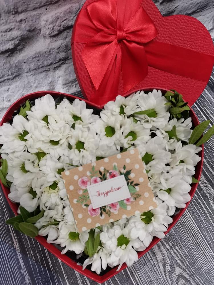 Цветочная композиция из Хризантемы в виде сердца в Саянске