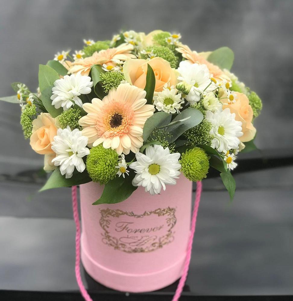 Цветочная композиция из Розы, Герберы и Хризантемы в шляпной коробке в Саянске