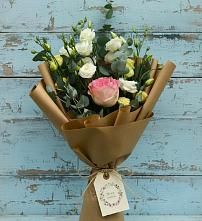 Букет цветов из:  Розы и Лизиантусы в Саянске