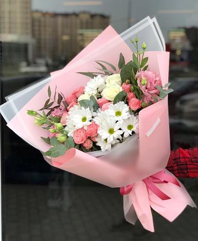 Букет цветов из: Розы, Лизиантусы и Хризантемы в Саянске
