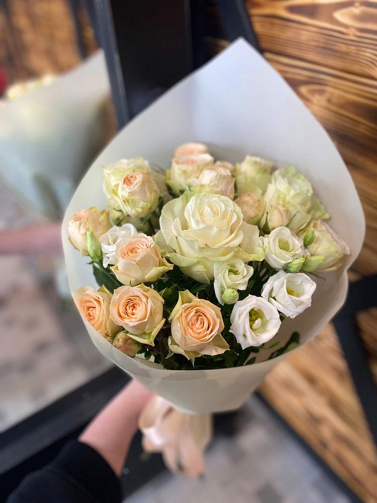 Букет цветов из: Розы и Лизиантусы в Саянске