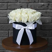 Цветочная композиция из Розы в шляпной коробке в Саянске